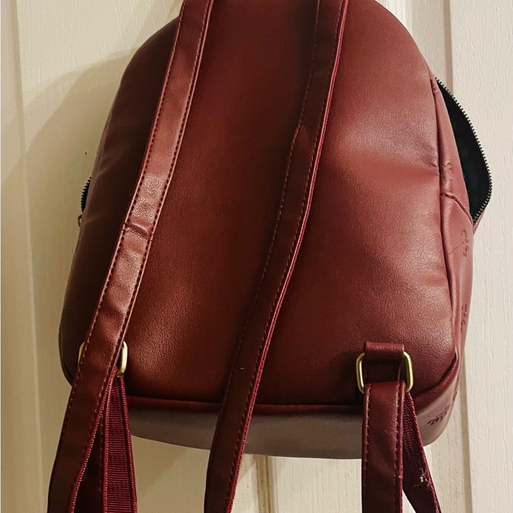 Harry Potter Embossed Gryffindor Maroon Backpack with Embossed Crest - Picture 2 of 11